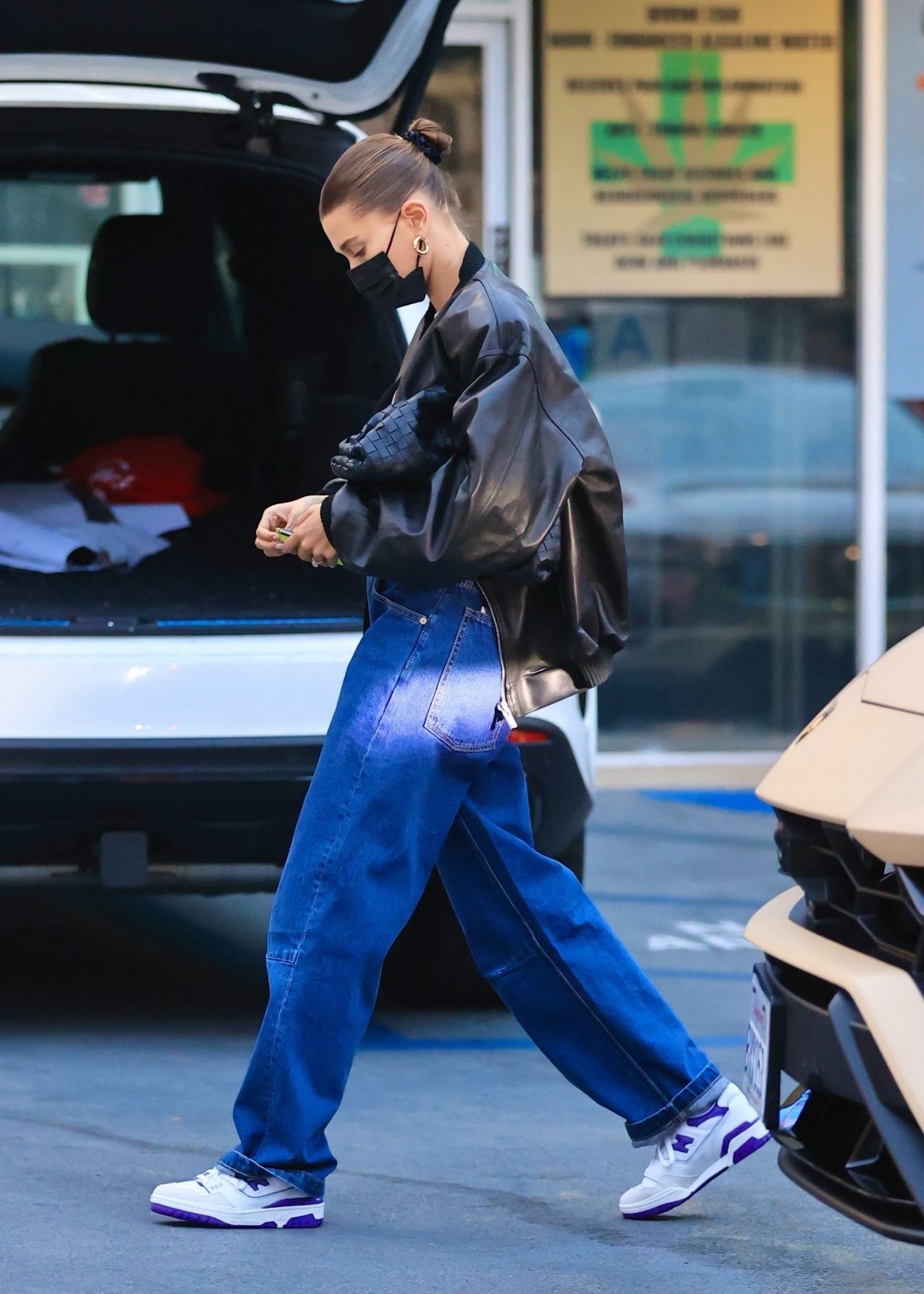 hailey bieber làm người mẫu cho jimmy choo ảnh 5 hailey bieber lam nguoi mau cho jimmy choo anh 5