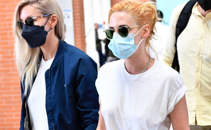 Kristen Stewart nam tay ban gai toi lien hoan phim hinh anh