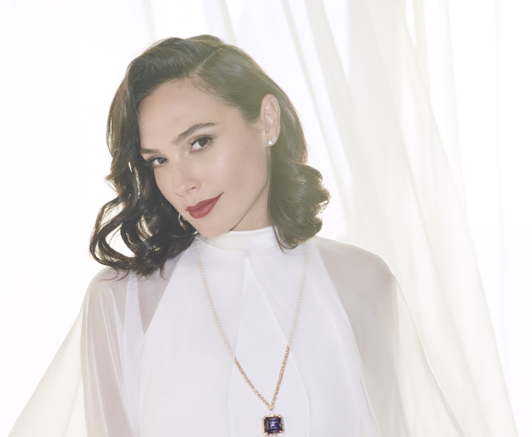 gal gadot va hailey bieber anh 5