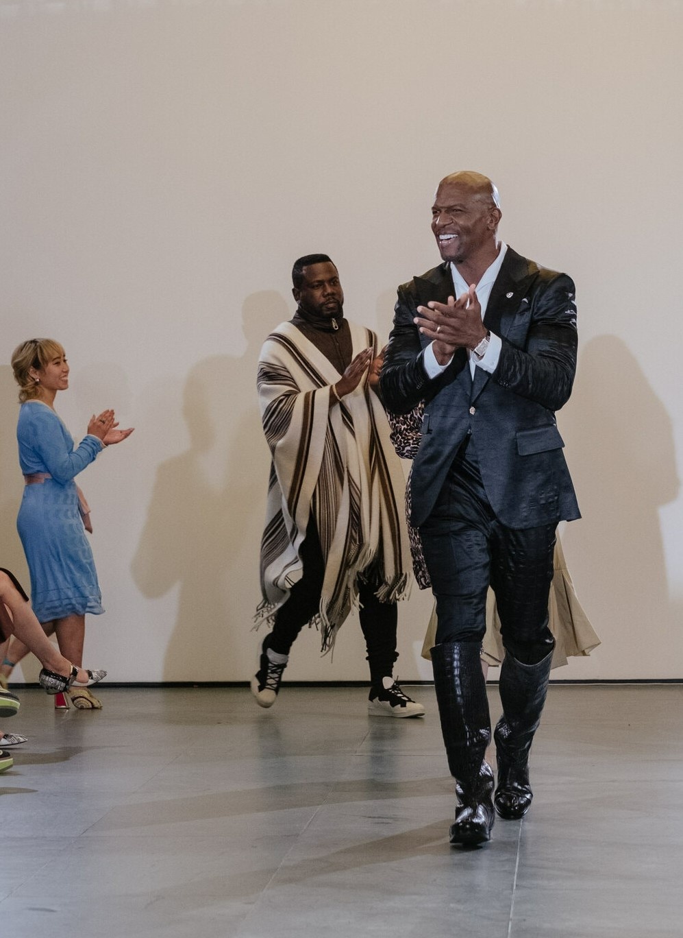 xâm hại tình dục trong thời trang ảnh 2 xam hai tinh duc trong thoi trang anh 2