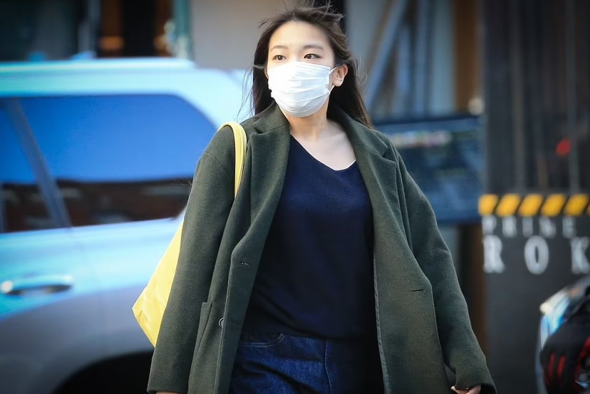 Cong chua Nhat Ban thay doi phong cach sau khi roi hoang gia hinh anh