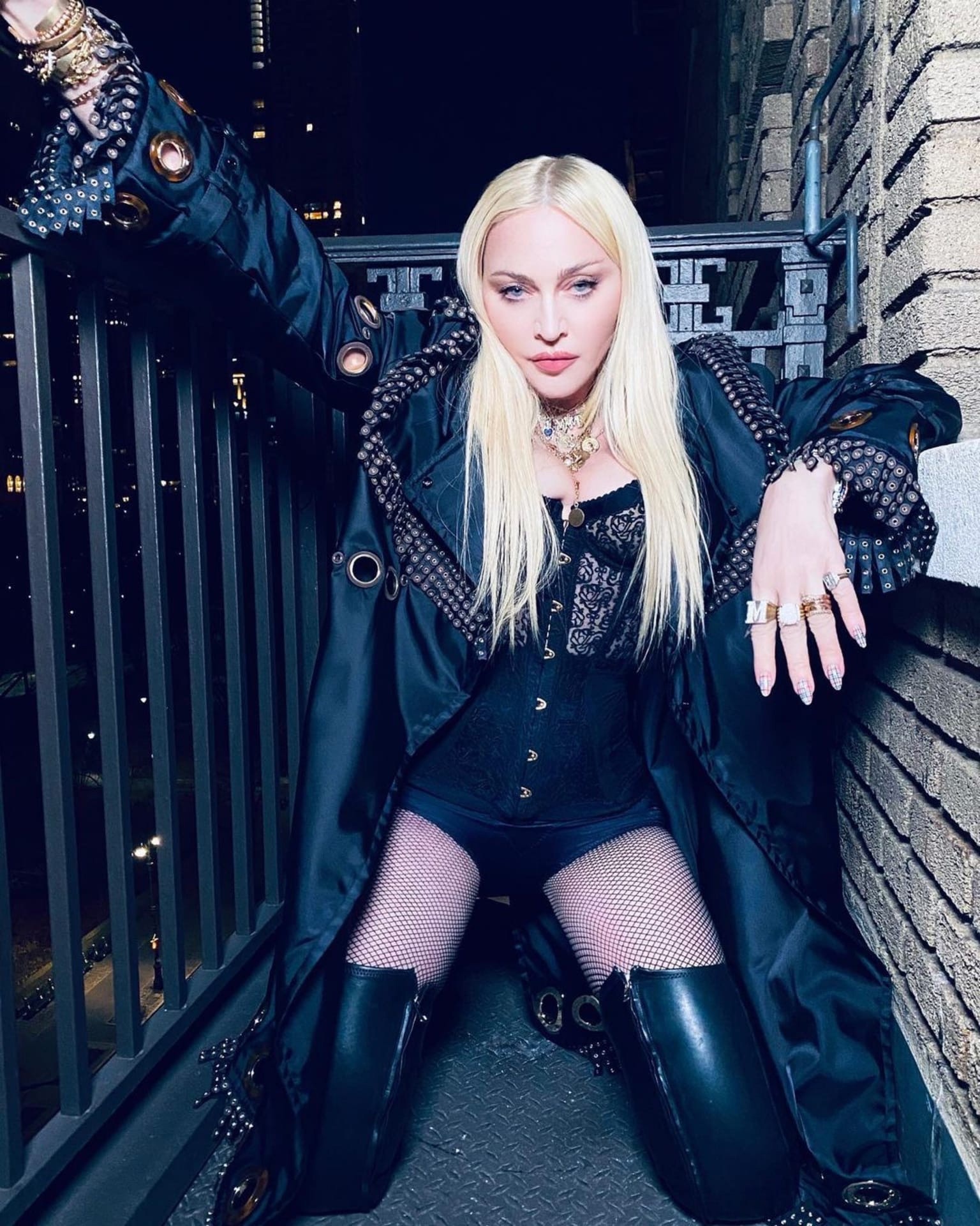 madonna goi cam anh 2