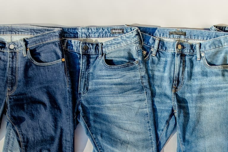 Khi nao nen vut bo quan jeans? hinh anh