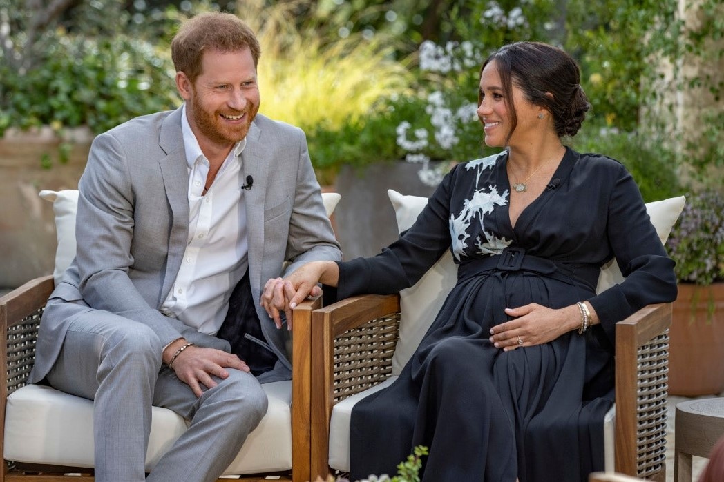 Chiec vay cua nam thuoc ve Meghan Markle hinh anh