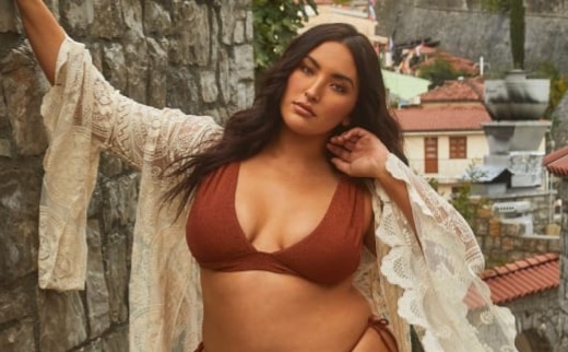 Nguoi mau ngoai co dau tien cua tap chi ao tam hinh anh