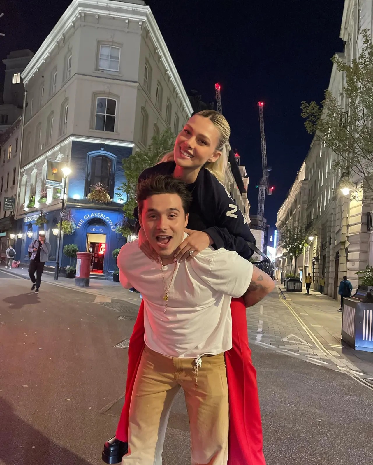 Brooklyn Beckham xam loi the voi vo anh 2