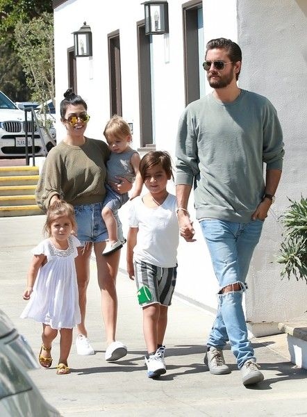 Kourtney Kardashian ket hon anh 3