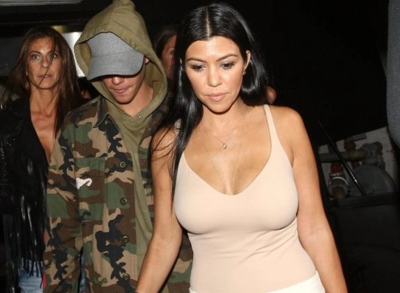 Kourtney Kardashian tung yeu Justin Bieber hinh anh