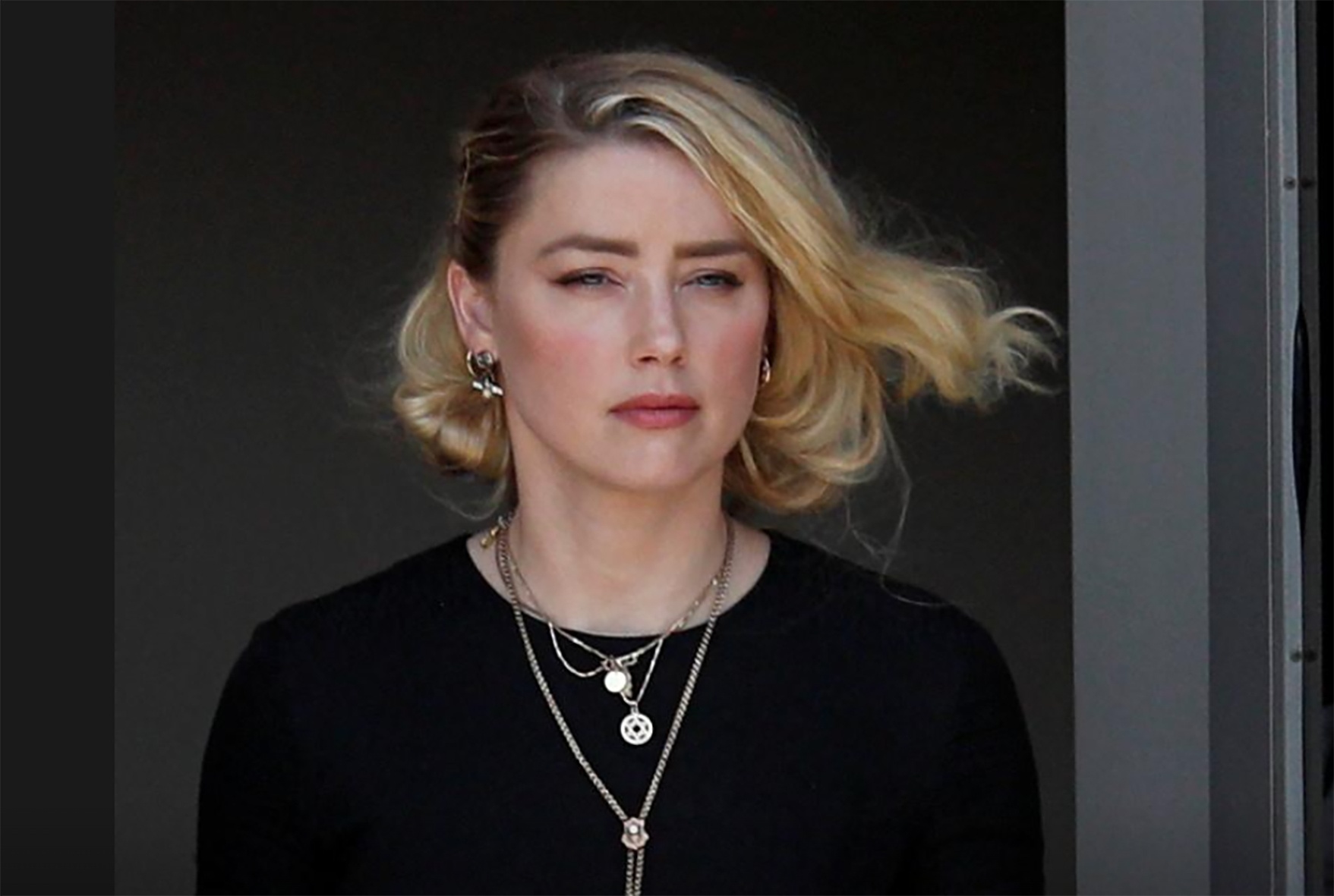 Amber Heard di dau sau khi thua kien hinh anh