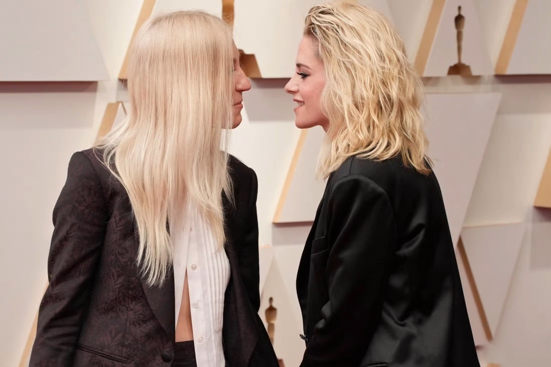 Kristen Stewart dinh hon ban gai anh 1