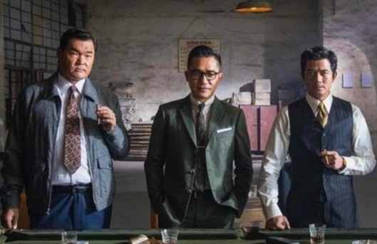 Dan ong Trung Quoc khong tiec tien de mac dep hinh anh