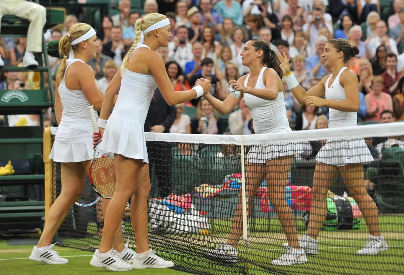 trang phuc o giai quan vot anh 2