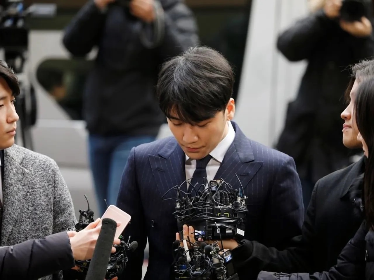 Seungri phat bao nhieu nam tu anh 1