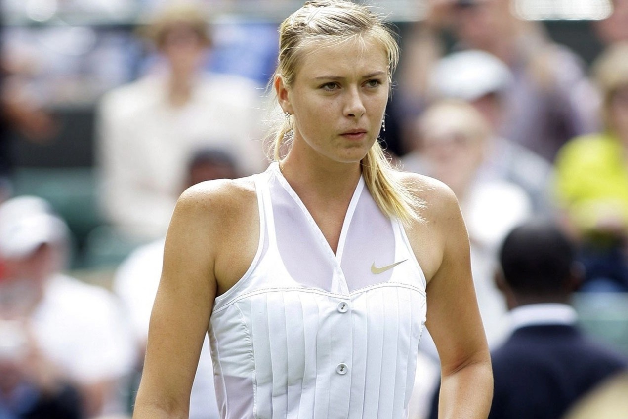 Trang phuc quan vot gay tranh cai hinh anh