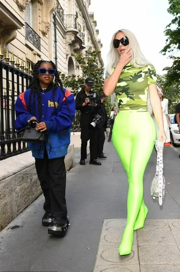 thoi trang Kim Kardashian anh 1