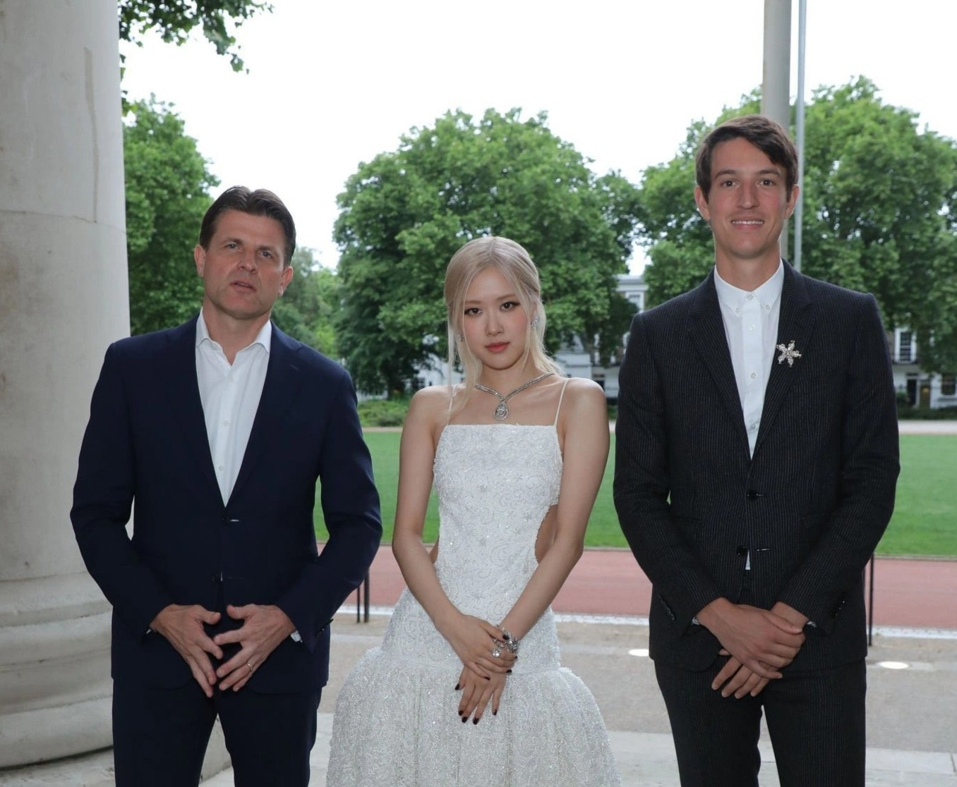 ty phu thoi trang anh 2