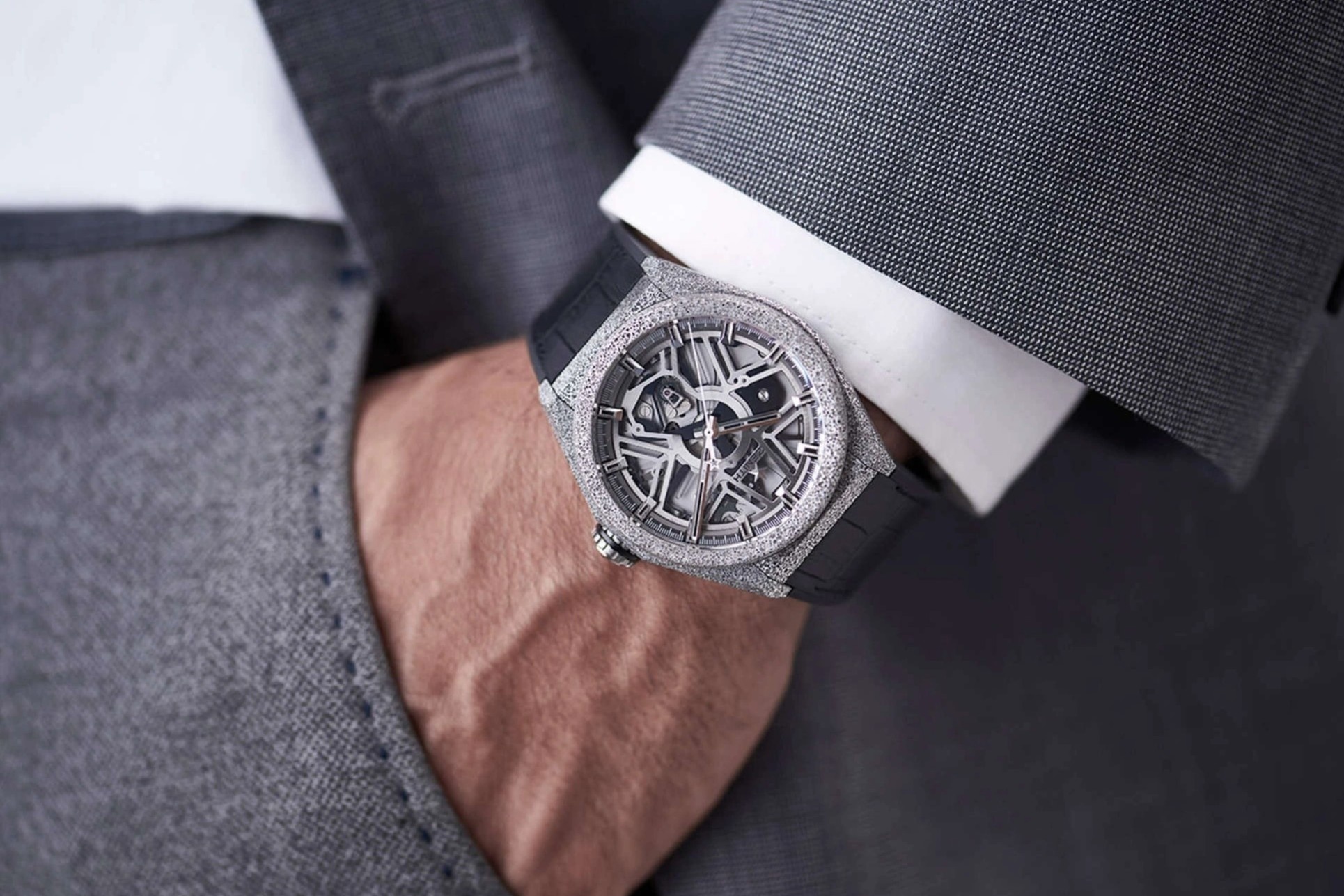 Chat lieu dong ho Thuy Si ua chuong hinh anh