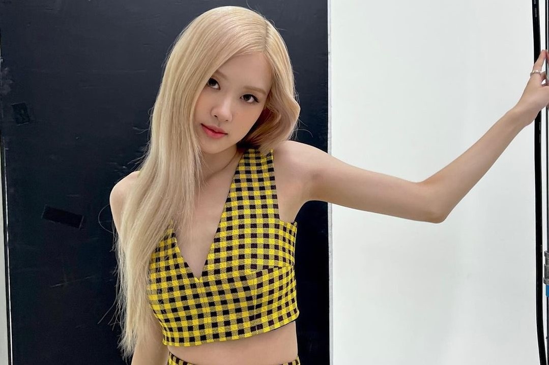 Than tuong tung bi cam nhuom toc vang hinh anh