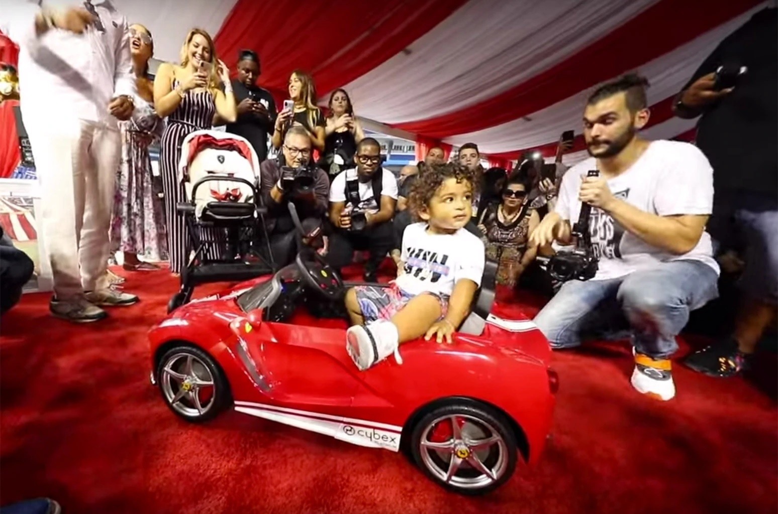 gia dinh giau co Hollywood anh 18