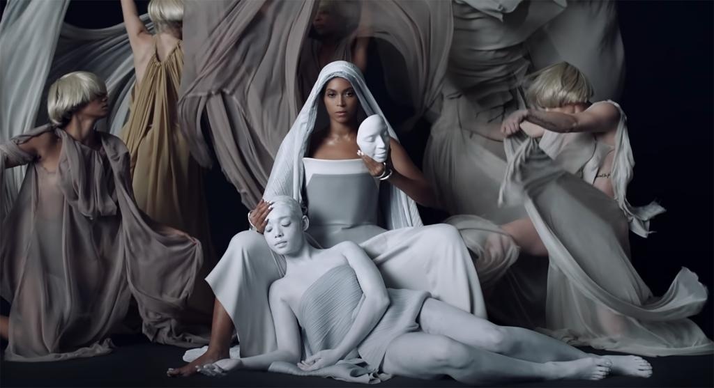 Issey Miyake qua doi anh 4