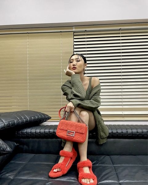 bo suu tap tui xach cua Hwasa anh 23