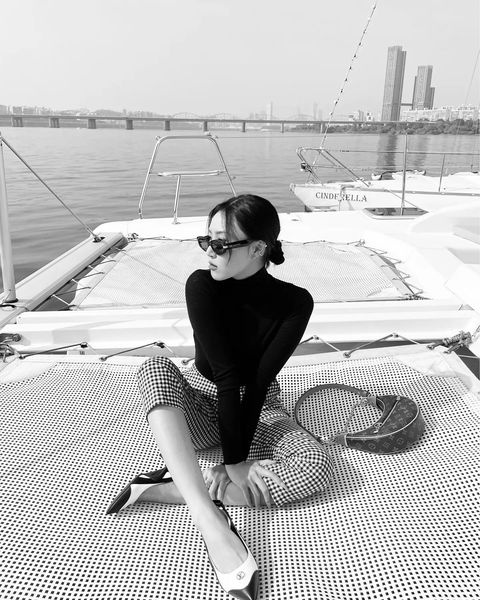 bo suu tap tui xach cua Hwasa anh 22