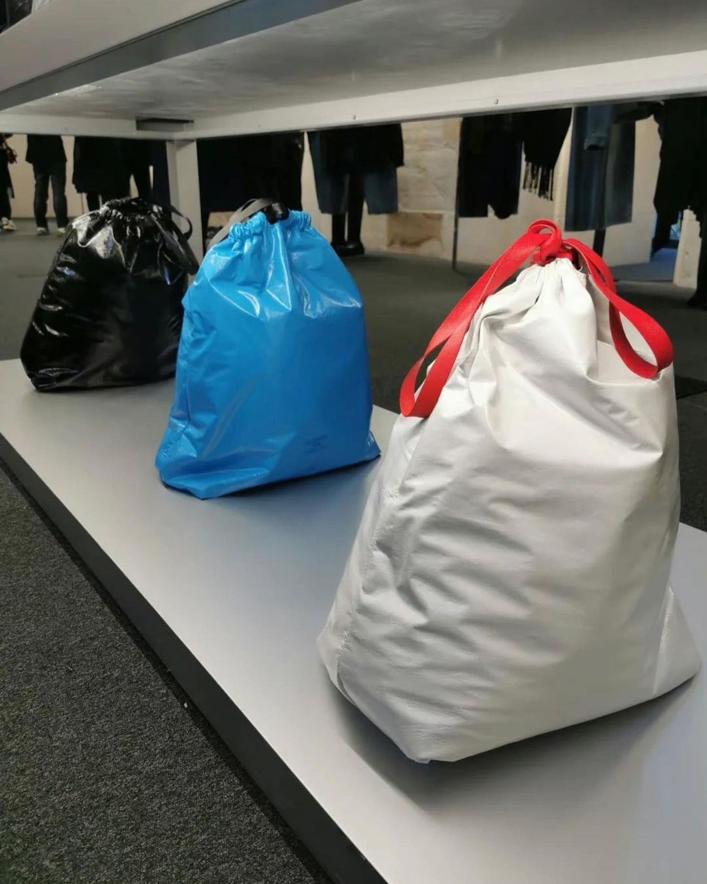 Louis Vuitton bán túi thùng sơn ảnh 4 Louis Vuitton ban tui thung son anh 4