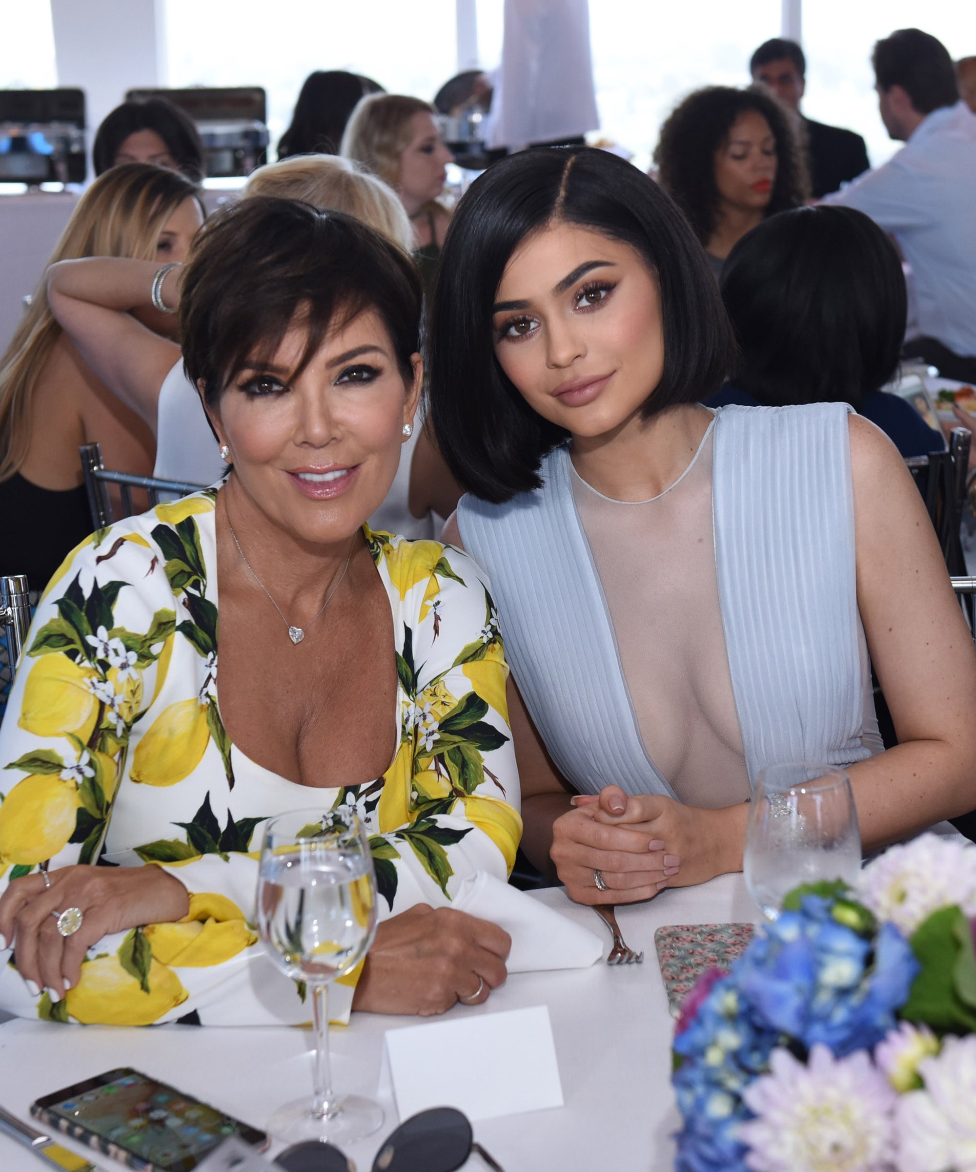 Kylie Jenner mac xuyen thau trong tiec sinh nhat anh 2