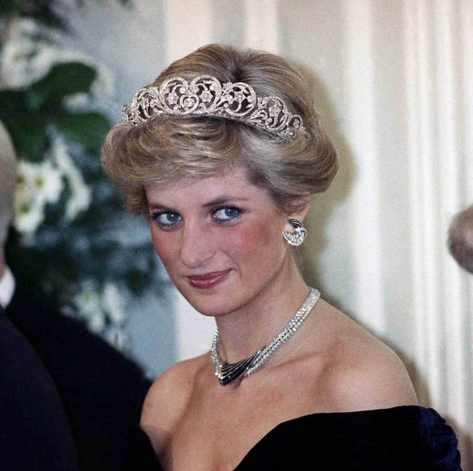 váy đen ôm sát ảnh 3 vay den om sat anh 3