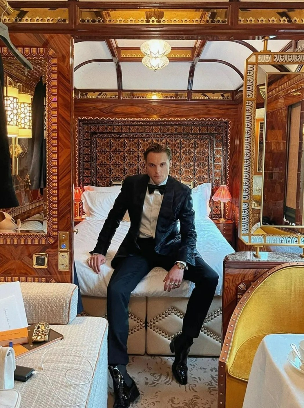 ty phu tre nhat anh 2