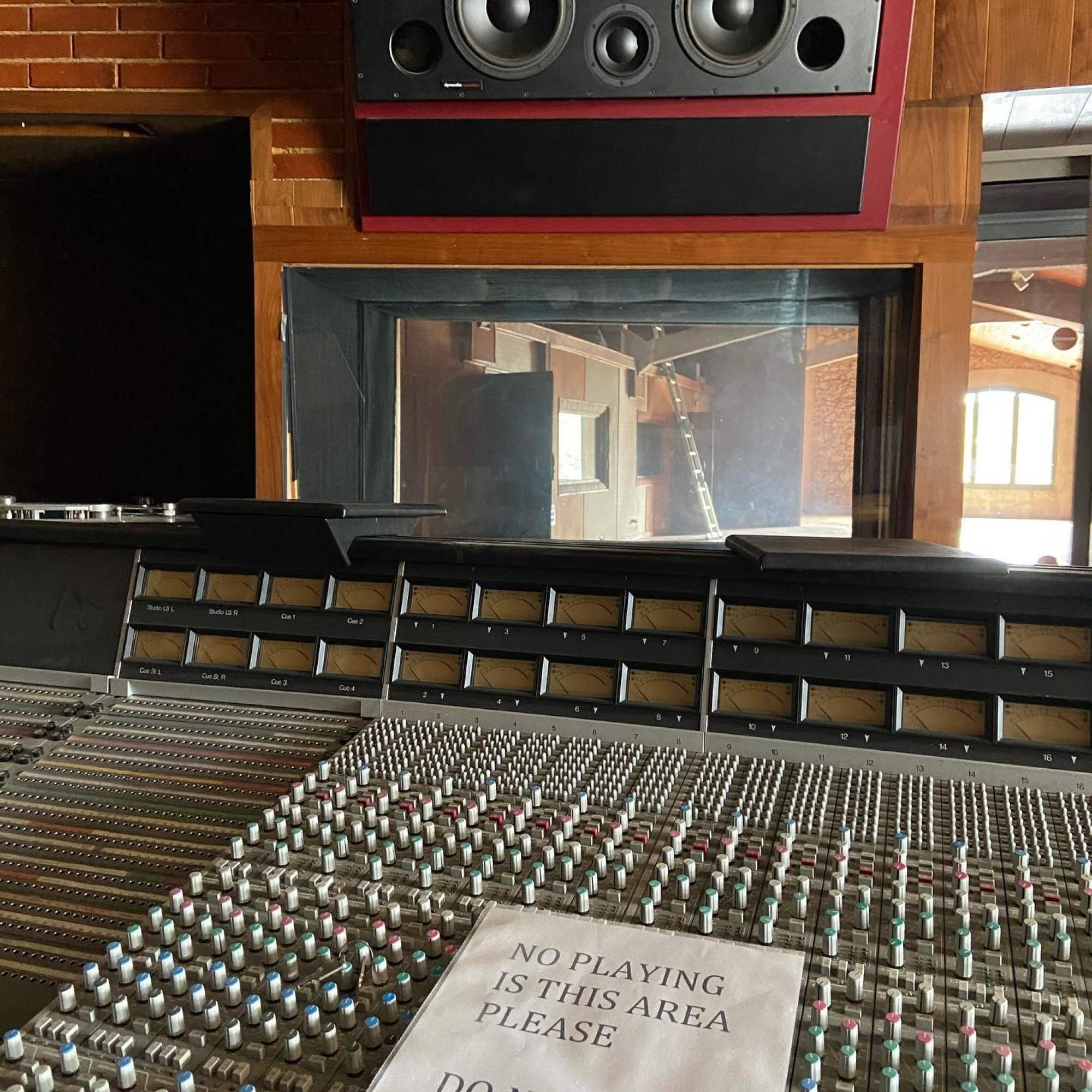 Brad Pitt kien Angelina Jolie anh 3