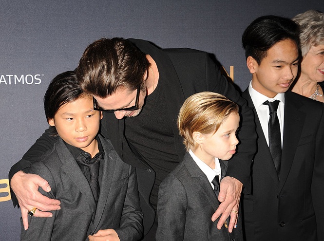 Brad Pitt kien Angelina Jolie anh 6