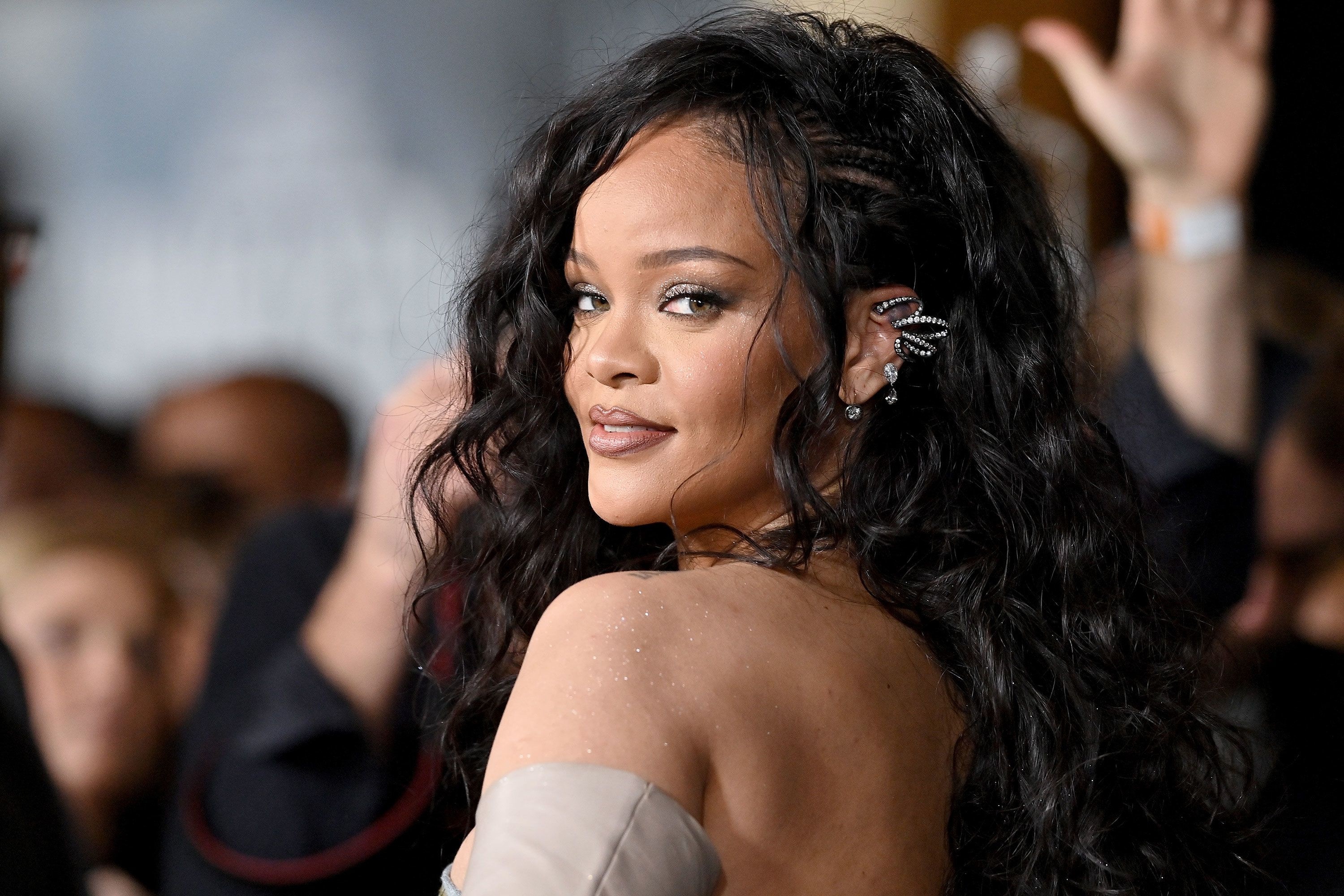 Su tro lai cua Rihanna hinh anh