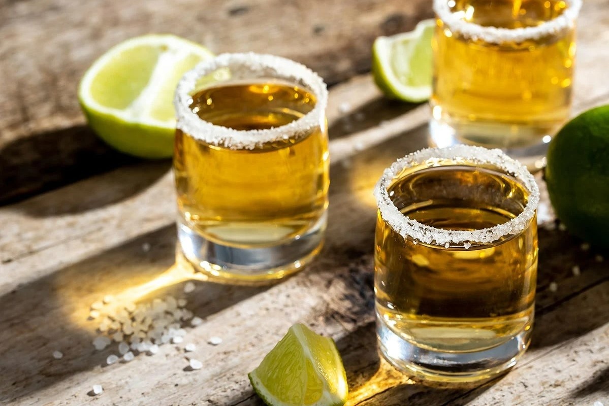 Thoi quen uong nuoc de giam mo noi tang sau 50 tuoi hinh anh