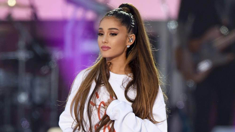 Ariana Grande hé lộ tóc ngắn tự nhiên của mình ảnh 3 Ariana Grande he lo toc ngan tu nhien cua minh anh 3