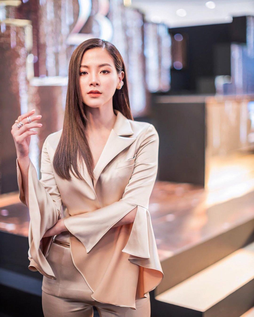 thoi trang cua dien vien chiec la cuon bay anh 2