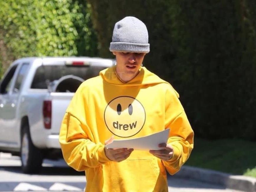 Sau khi di phat to roi, Justin Bieber ngay mai ra mat bo suu tap moi hinh anh