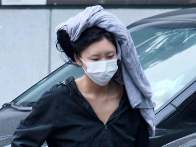 Nu ca si Han Quoc nhieu lan tha rong, toc uot quan khan khi ra duong hinh anh