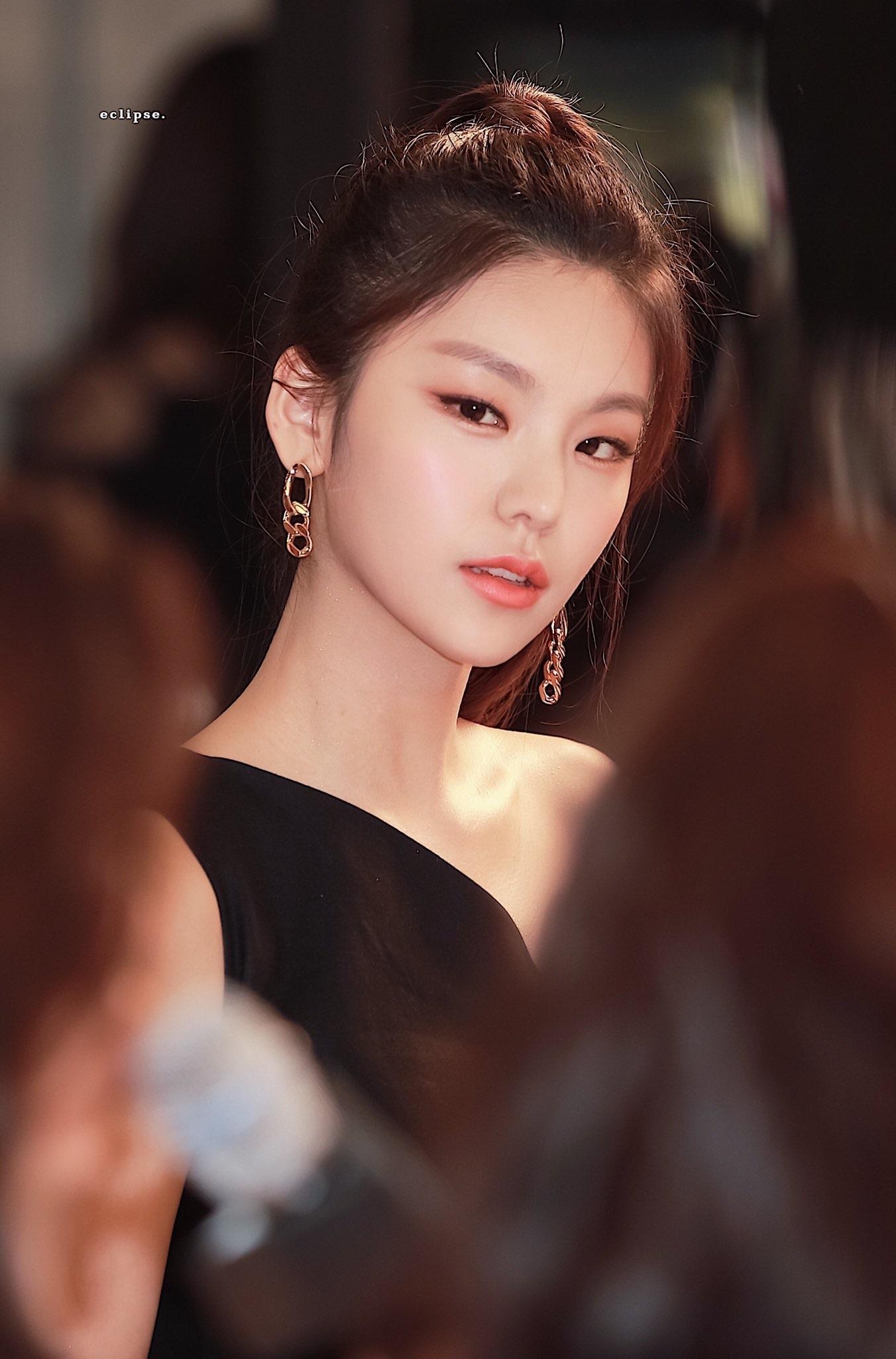yeji nổi tiếng hơn jennie black pink nhờ make up ảnh 5 yeji noi tieng hon jennie black pink nho make up anh 5