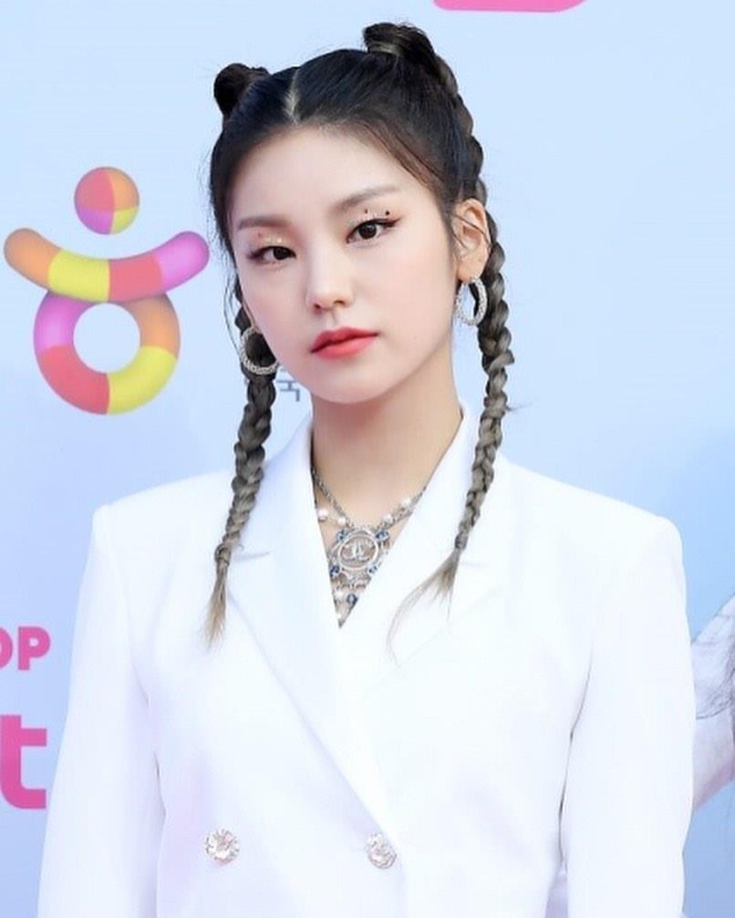 yeji nổi tiếng hơn jennie black pink nhờ make up ảnh 4 yeji noi tieng hon jennie black pink nho make up anh 4