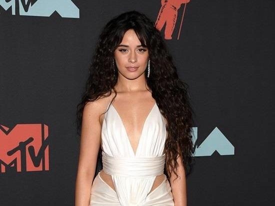 Camila Cabello thu hut anh nhin tai VMAs 2019 hinh anh