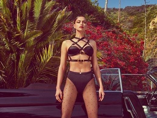 Sieu mau Irina Shayk dien bikini kho hieu hau chia tay hinh anh