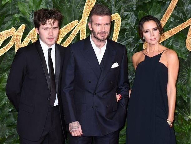 Gia dinh Beckham duoc khen phoi do dep tren tham do hinh anh