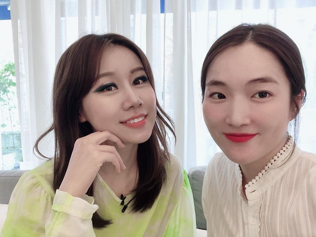 blogger xứ trung sang hàn để makeup giống jennie ảnh 3 blogger xu trung sang han de makeup giong jennie anh 3