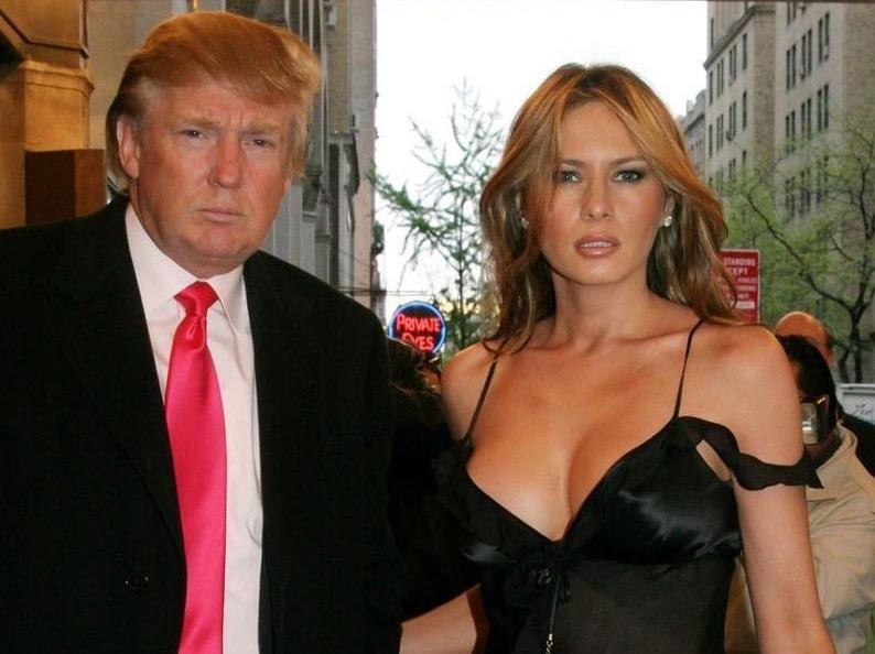 Ba Trump nhieu lan xuat hien voi trang phuc goi cam hinh anh