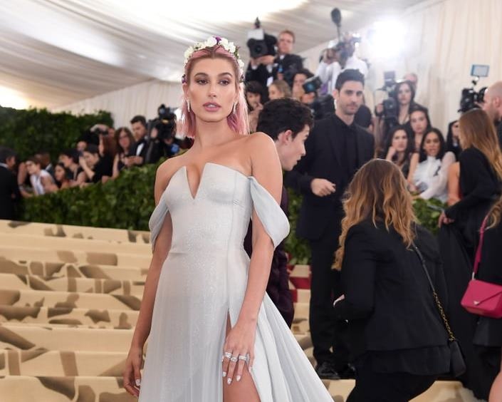 thoi trang duong pho dep mat cua hailey baldwin anh 1