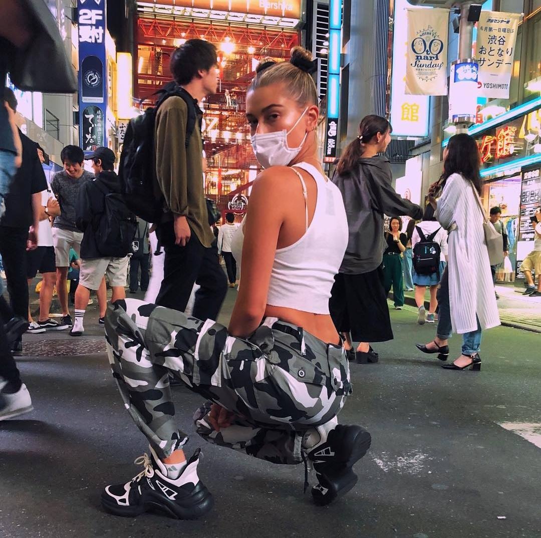 thoi trang duong pho dep mat cua hailey baldwin anh 4