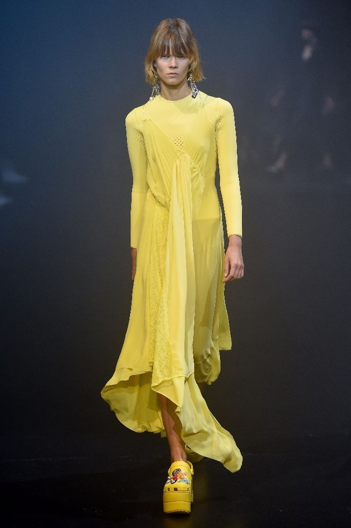 nhung ngoi sao cham dien crocs anh 10