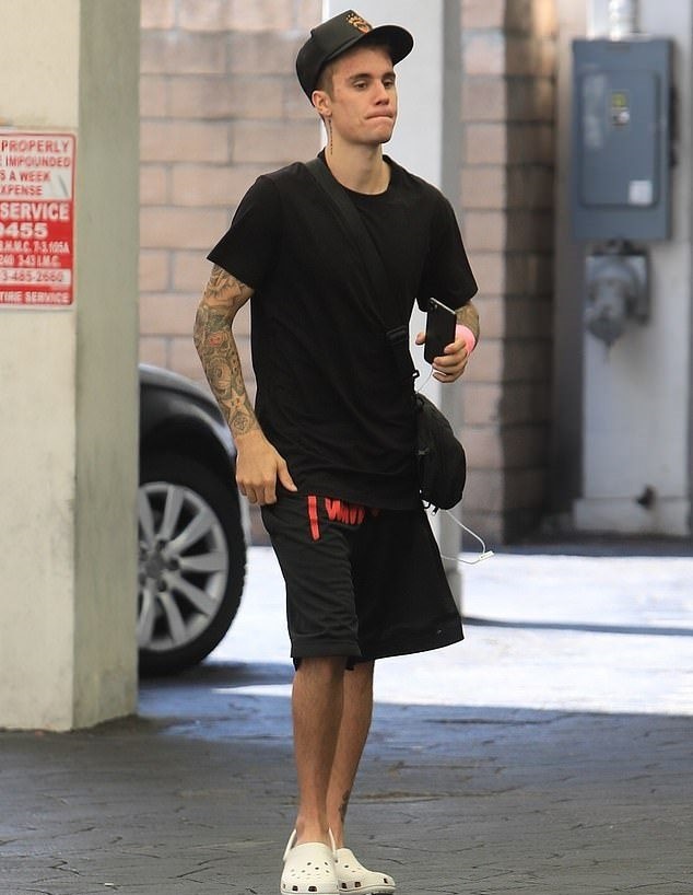 nhung ngoi sao cham dien crocs anh 2