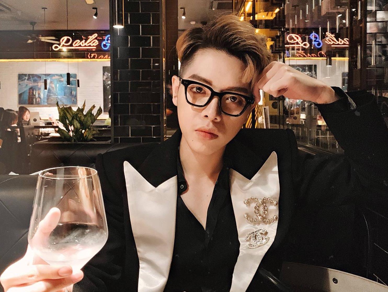 Duc Phuc cham dung hang hieu, dien do gay tranh cai tai su kien hinh anh